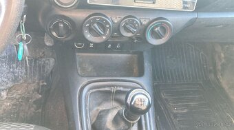 Toyota Hilux 2.4 - 12