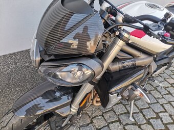 Triumph Street triple - 12