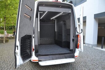 Mercedes-Benz Sprinter 319 Camper Family - 12