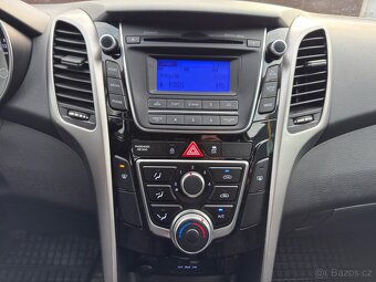 Hyundai i30 1,6i 88kW Trikolor - 12