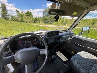 Toyota Land Cruiser 73 3,0TD - 12