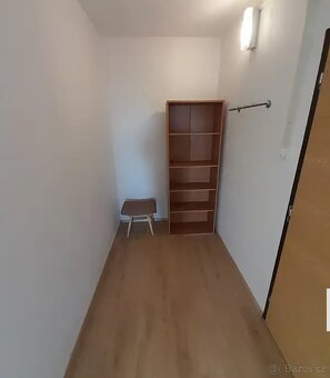 Nabízím samostatné neprůchozí pokoje pro studenty - 12