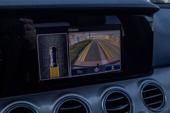 Mercedes-Benz E trieda Sedan E220d A/T / ŤAŽNÉ / KAM. / TEMP - 12