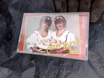 (1) MC kazety - 12