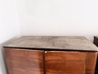 Ložnicový set - postel, noční stolky, skříně k renovaci - 12