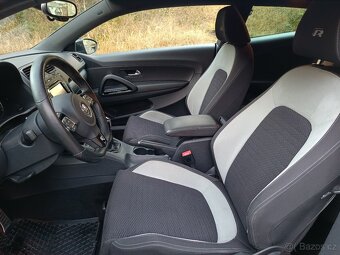 Volkswagen Scirocco R 265PS rok 2012, manuál - 12