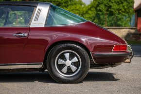 1969 Porsche 911E Targa - 12