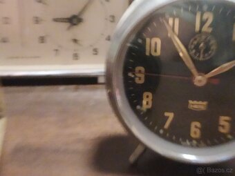 Staré hodiny a budíky - 12