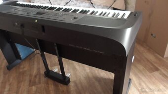 YAMAHA DGX 670 - 12