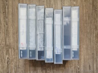 PRODÁM SADU 24KS FILMŮ NA ORIGINÁLNÍCH VHS - SUPER STAV - 12
