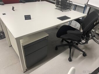 Kancelářské stoly - 12