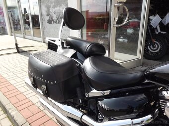 Suzuki C800 Intruder - 12