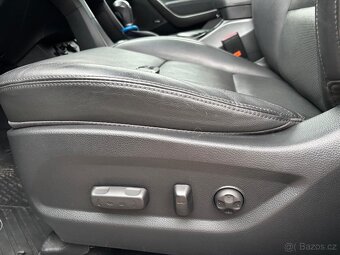 Hyundai Grand Santa Fe - 12