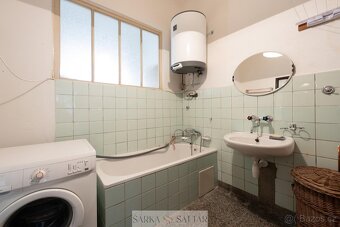Prodej prostorného bytu 3+1 89m2 plus sklep v centru Hradce  - 12