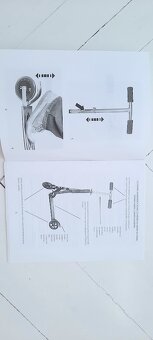 Růžová koloběžka Spokey Glossy skládací do 50 kg - 12