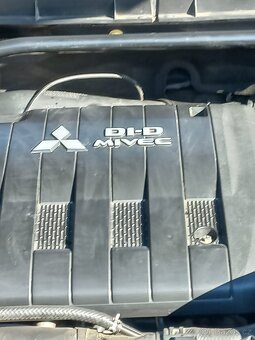 Mitsubishi Outlander - 12