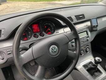 Volkswagen Pasat 1.9 TDI 77 KW r.v.2009 - 12