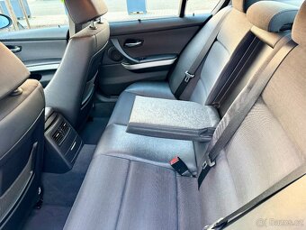 BMW 325i e90 MANUÁL XENONY SPORTSITZE - 12