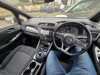 Nissan Leaf 2018 na náhradní díly / bílá barva - 12