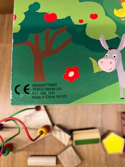 Dřevěný box s kostkami, puzzlemi zn. Tesco - 12