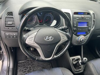 HYUNDAI iX20 1.4i 66 KW 1.MAJITEL PARK.S.VYHŘ.SEDADLA+VOLANT - 12