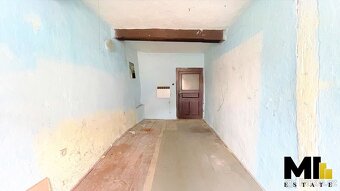 Prodej rodinného domu o velikosti 270 m2 na pozemku 833 m2 v - 12