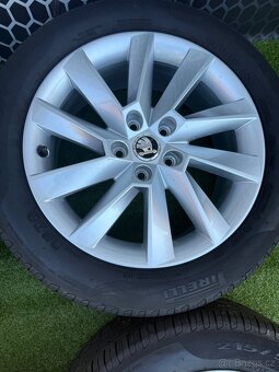 Škoda Superb 3 - 215/55 R17 - LETNí ORIGINÁLNÍ SADA - 12