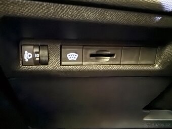 Peugeot 308,1.2PT,EAT8,ČR,1.MAJ,7711km,záruka do 11/2027 - 12