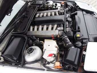 BMW 850i E31 1991 stříbrný celolak, najeto jen 122 600 km - 12