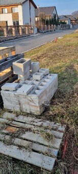 Prodám betonové tvarovky KB Blok - bílé - 12