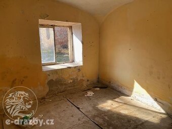 Rodinný dům se zahradou, obec Hrochův Týnec, okr. Chrudim - 12