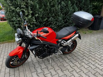Triumph Speed Triple 1050 - 12