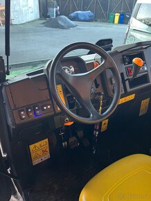 John Deere Gator - 12