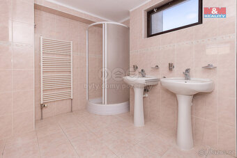 Prodej rodinného domu, 220 m², Pardubice, ul. Mandysova - 12