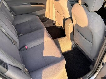 Prodám Toyota Prius II. generace Hybrid 1.5 - 12