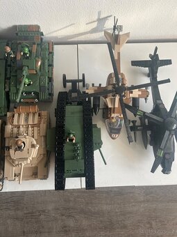 Velká sbírka COBI tanků – 20 ks + letadla, figurky, plánky – - 12