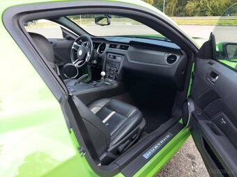 Ford mustang 5.0 GT manuál - 12