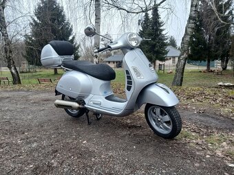 Piaggio Vespa GTS 250 - 12
