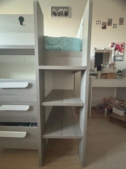 Vyvýšená postel se stolem - 12