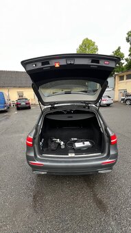 Mercedes- Benz E 300 de, DPH - 12
