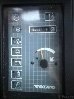 Minibagr Volvo EC25 - 12