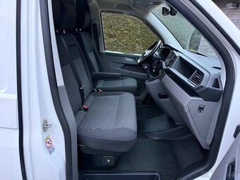 VW Transporter T6.1 ČR DPH 141 tis. km Barva Candy Multivan - 12