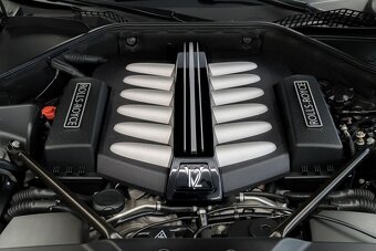 Rolls Royce Ghost pronájem vozidla s řidičem - 12