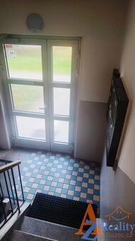 Nabízíme dlouhodobý pronájem bytové jednotky, 3+1/L, v ulici - 12