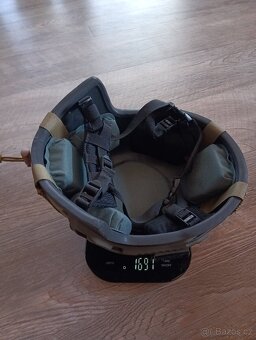 Nosič plátů (balistická vesta) a balistická helma - 12