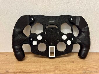 F1 volant na Logitech - 12