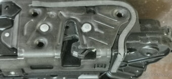 Škoda Octavia III – centrální zamykání LP dveře - 12