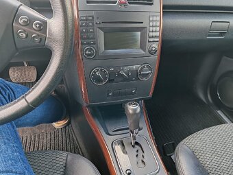 Mercedes-Benz Třídy A A 180 Automat - 12