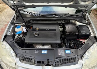 Volkswagen Golf 1,4i klima , Dobrý stav benzín - 12