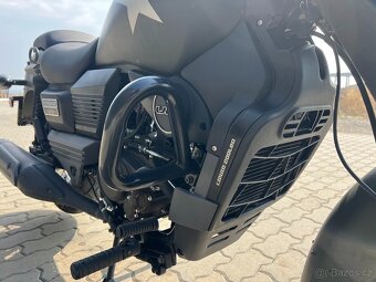 2020 UM RENEGATE COMMANDO 125 ccm naj 6000 km - 12